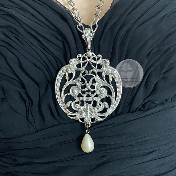 Avon Pendant Necklace Art Nouveau Silver Metal Scroll Pendant Faux Pearl Drop - Picture 1 of 9